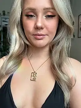 Snapshot of lexi_luv chatting on 01/17/25, 06:12 lexi luv online show from 01/17/25, 06:12