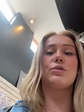 Snapshot of lexi_luv chatting on 03/07/25, 08:00 lexi luv online show from 03/07/25, 08:00