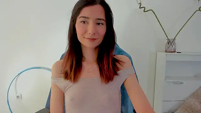 Snapshot of crystalnut chatting on 09/20/25, 03:29 crystalnut online show from 09/20/25, 03:29