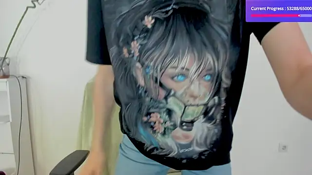 Snapshot of crystalnut chatting on 10/04/25, 02:53 crystalnut online show from 10/04/25, 02:53