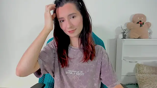 Snapshot of crystalnut chatting on 11/20/25, 03:07 crystalnut online show from 11/20/25, 03:07