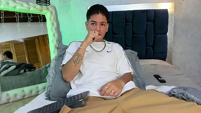 Levy Steve online show from 11/22/25, 03:49