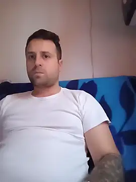 Snapshot of LucianM6 chatting on 12/01/25, 12:54 LucianM6 online show from 12/01/25, 12:54