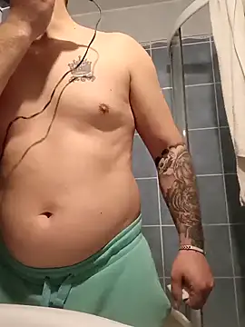 Snapshot of LucianM6 chatting on 03/21/26, 05:16 LucianM6 online show from 03/21/26, 05:16