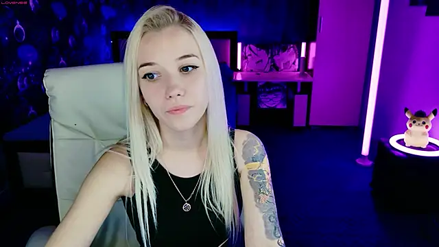 ShhhO O online show from 11/06/25, 03:02