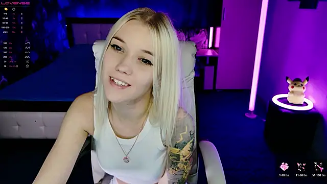 ShhhO O online show from 11/30/25, 02:32