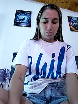 Snapshot of Iris_love18 chatting on 06/06/26, 03:50 Iris love18 online show from 06/06/26, 03:50