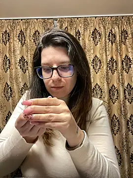 NadiraNoor online show from 04/12/26, 10:26