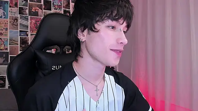 Snapshot of liamelf chatting on 01/19/25, 05:05 liamelf online show from 01/19/25, 05:05