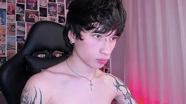 Snapshot of liamelf chatting on 01/19/25, 08:07 liamelf online show from 01/19/25, 08:07