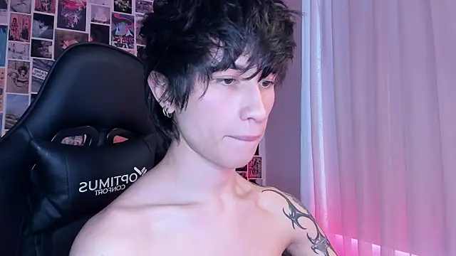 Snapshot of liamelf chatting on 01/26/25, 01:36 liamelf online show from 01/26/25, 01:36