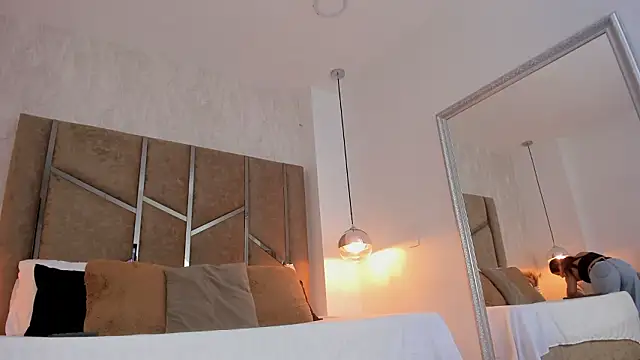 Martinaa Jones  online show from 03/08/26, 12:31