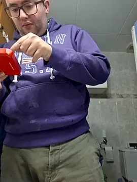 Javier bear online show from 11/26/25, 09:38