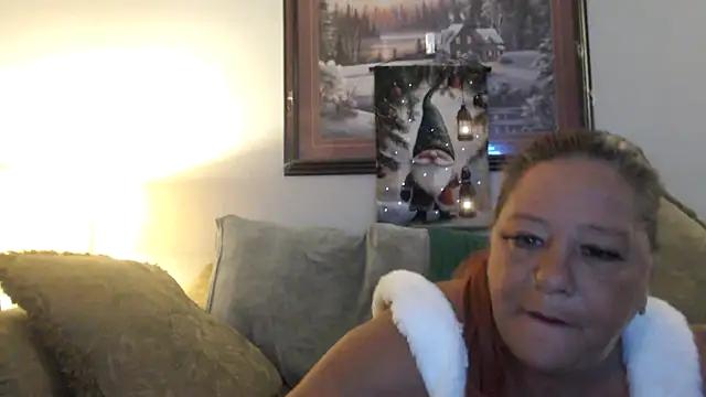 Snapshot of LexxiLeeds chatting on 12/22/25, 11:40 LexxiLeeds online show from 12/22/25, 11:40