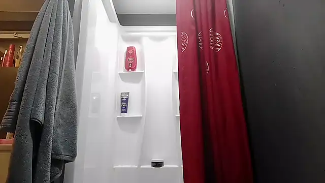 Snapshot of Glitt3rqueen341 chatting on 10/02/25, 10:44 Glitt3rqueen341 online show from 10/02/25, 10:44