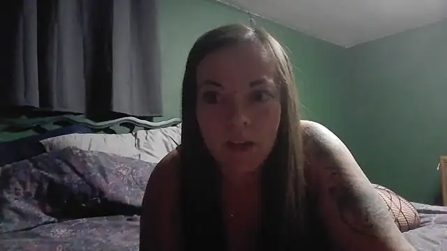 Snapshot of Glitt3rqueen341 chatting on 10/03/25, 03:47 Glitt3rqueen341 online show from 10/03/25, 03:47