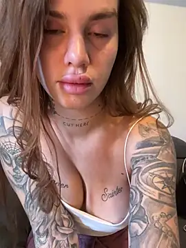 EmiliaCatalina online show from 03/18/25, 09:21