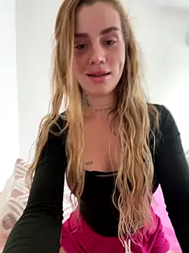 EmiliaCatalina online show from 10/09/25, 07:56