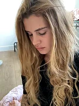 EmiliaCatalina online show from 10/19/25, 07:03