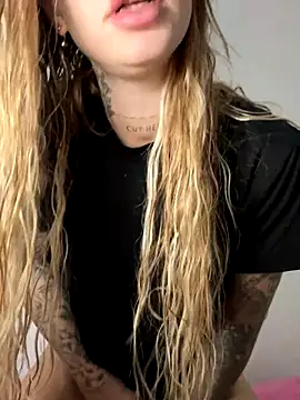 EmiliaCatalina online show from 10/24/25, 12:52