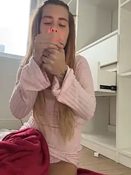 EmiliaCatalina online show from 10/29/25, 08:32