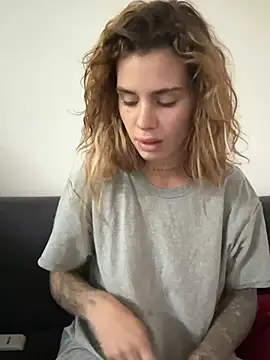 EmiliaCatalina online show from 02/07/26, 06:33