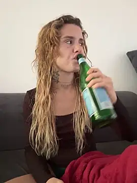 EmiliaCatalina online show from 02/10/26, 07:29