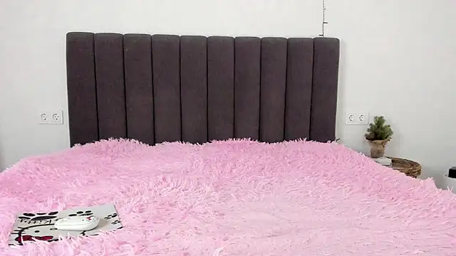 Snapshot of Mika_Ray chatting on 02/06/25, 01:27 Mika Ray online show from 02/06/25, 01:27