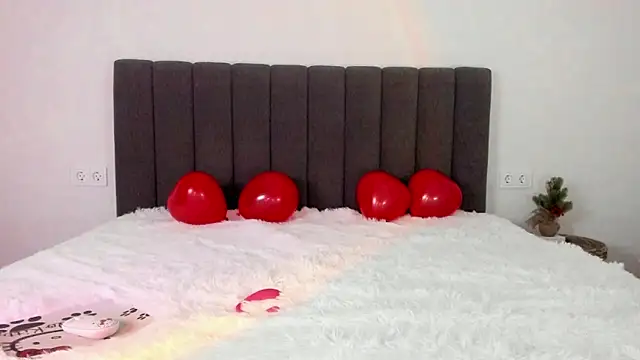 Snapshot of Mika_Ray chatting on 02/14/25, 10:58 Mika Ray online show from 02/14/25, 10:58