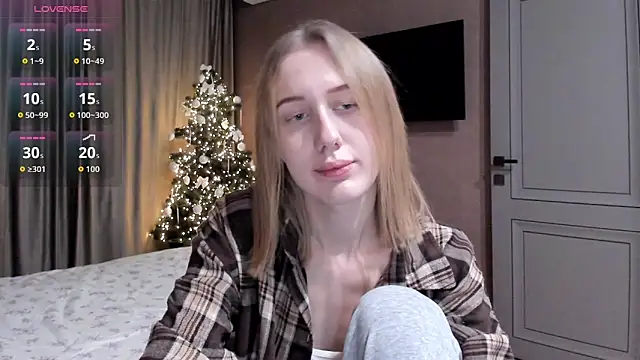 Snapshot of Mika_Ray chatting on 12/18/25, 11:33 Mika Ray online show from 12/18/25, 11:33