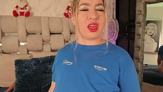 Snapshot of laura_bassi chatting on 11/30/25, 05:33 laura bassi online show from 11/30/25, 05:33