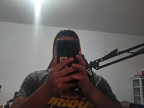 Snapshot of ElferXXX chatting on 10/28/25, 03:54 ElferXXX online show from 10/28/25, 03:54