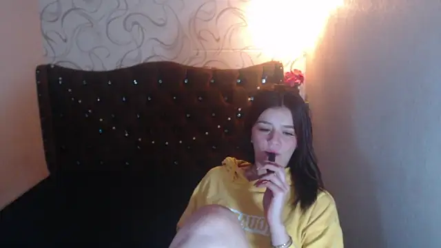 Snapshot of LiaHarryis chatting on 03/05/25, 06:44 LiaHarryis online show from 03/05/25, 06:44