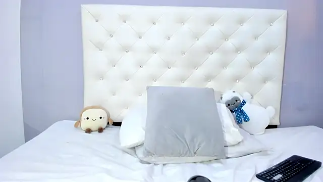 Snapshot of NICOLSKINNY1 chatting on 11/20/25, 09:47 NICOLSKINNY1 online show from 11/20/25, 09:47