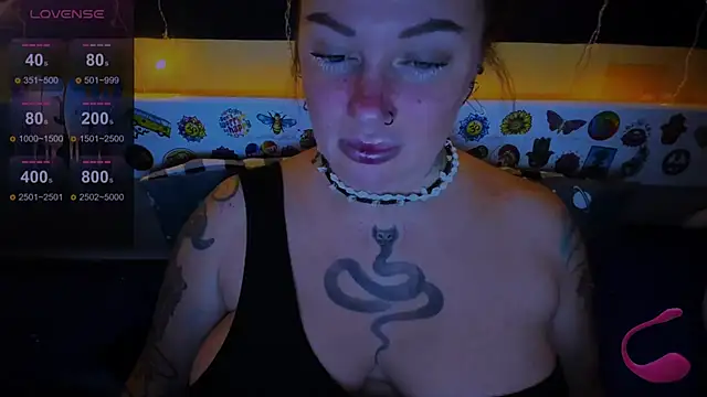 Snapshot of EllieOz chatting on 12/24/24, 12:33 EllieOz online show from 12/24/24, 12:33
