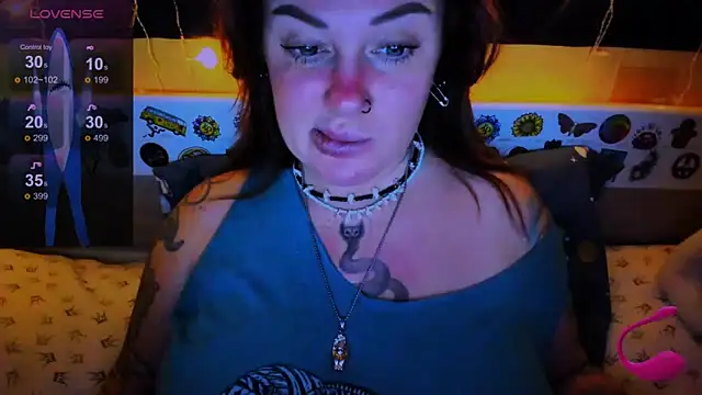 Snapshot of EllieOz chatting on 01/13/25, 04:19 EllieOz online show from 01/13/25, 04:19