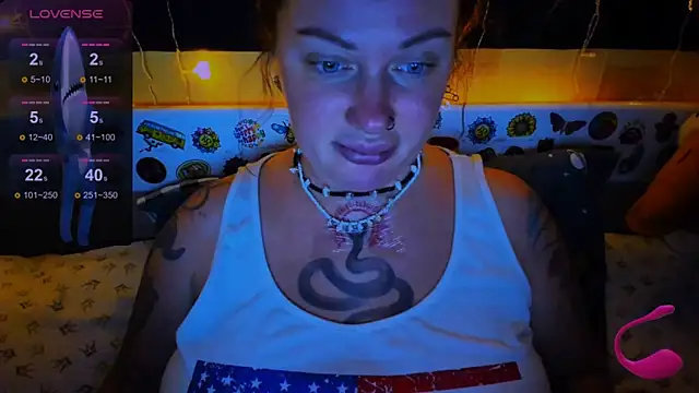 Snapshot of EllieOz chatting on 01/14/25, 06:07 EllieOz online show from 01/14/25, 06:07