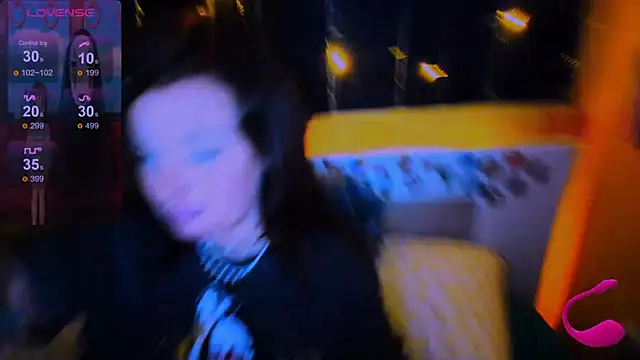 Snapshot of EllieOz chatting on 02/04/25, 02:21 EllieOz online show from 02/04/25, 02:21