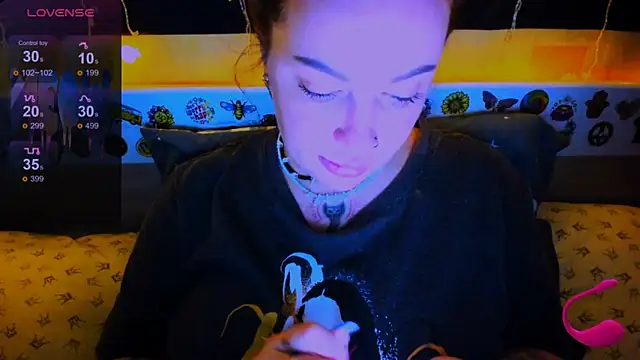 Snapshot of EllieOz chatting on 02/18/25, 06:37 EllieOz online show from 02/18/25, 06:37