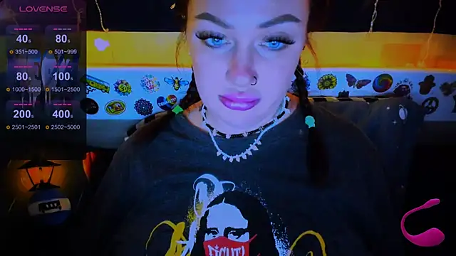 Snapshot of EllieOz chatting on 03/07/25, 06:22 EllieOz online show from 03/07/25, 06:22