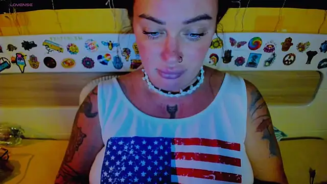 Snapshot of EllieOz chatting on 09/11/25, 03:56 EllieOz online show from 09/11/25, 03:56