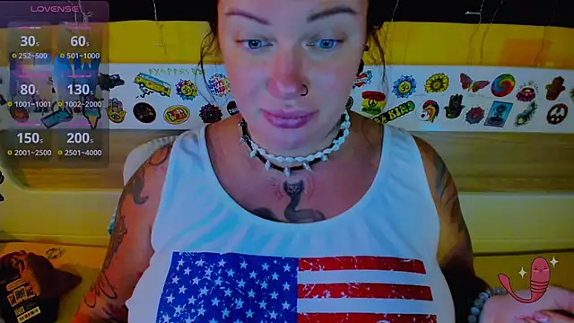 Snapshot of EllieOz chatting on 09/20/25, 12:39 EllieOz online show from 09/20/25, 12:39