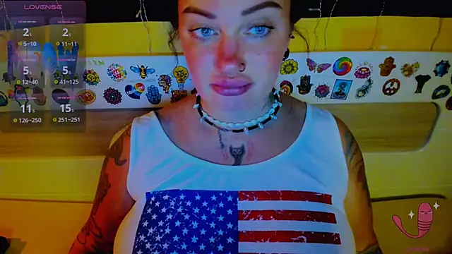 Snapshot of EllieOz chatting on 09/22/25, 06:21 EllieOz online show from 09/22/25, 06:21