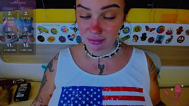 Snapshot of EllieOz chatting on 09/26/25, 11:25 EllieOz online show from 09/26/25, 11:25
