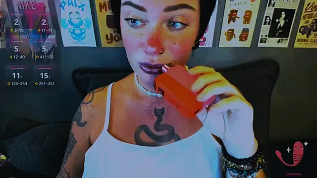 EllieOz online show from 05/03/26, 04:13