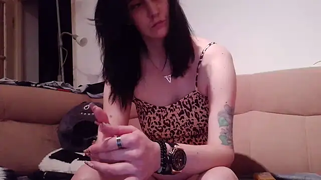 Snapshot of LauraBaby chatting on 12/20/24, 08:01 LauraBaby online show from 12/20/24, 08:01