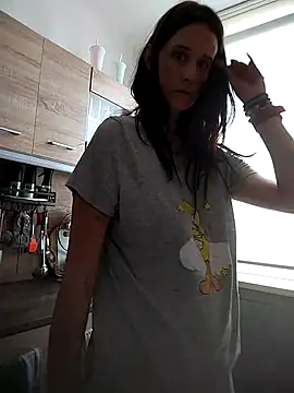 Snapshot of LauraBaby chatting on 09/24/25, 07:44 LauraBaby online show from 09/24/25, 07:44