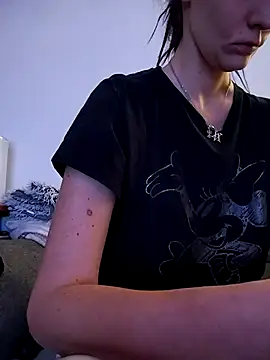 Snapshot of LauraBaby chatting on 11/12/25, 08:19 LauraBaby online show from 11/12/25, 08:19