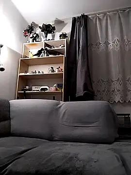 Snapshot of LauraBaby chatting on 12/15/25, 04:44 LauraBaby online show from 12/15/25, 04:44