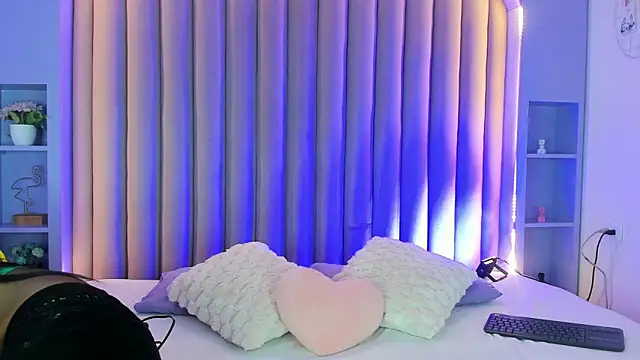 Snapshot of nahomi_campbell chatting on 02/13/25, 07:31 nahomi campbell online show from 02/13/25, 07:31